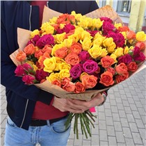 Букет из 29 веточек кустовых роз