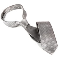Fifty Shades of Grey Christian Grey’s Silver Tie
Фиксация в виде галстука